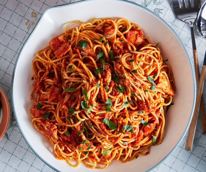 Spaghetti al Tonno (Spaghetti With Tomatoes and Tuna) image