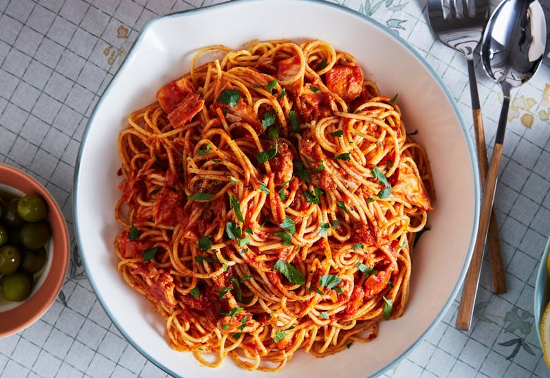 Spaghetti al Tonno (Spaghetti With Tomatoes and Tuna)