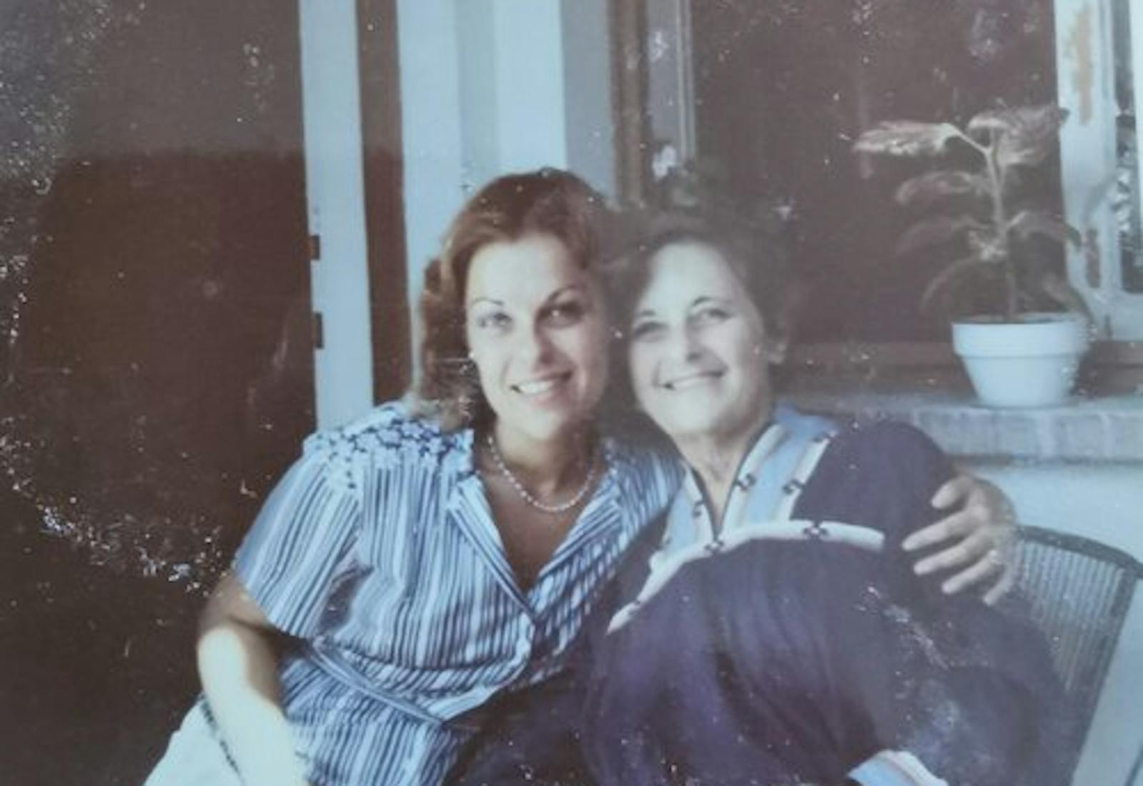 Ahuva (left) and her mother Clara (right), November 1981.