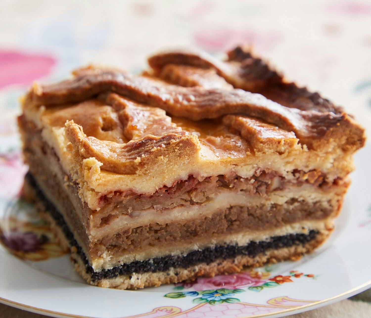 Fluden (Layered Pastry With Poppy Seeds, Walnuts, and Apples) image