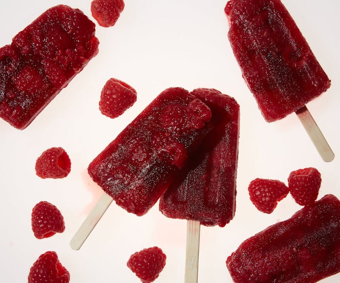 Paletas de Jamaica Con Frambuesa (Hibiscus-Raspberry Ice Pops) image