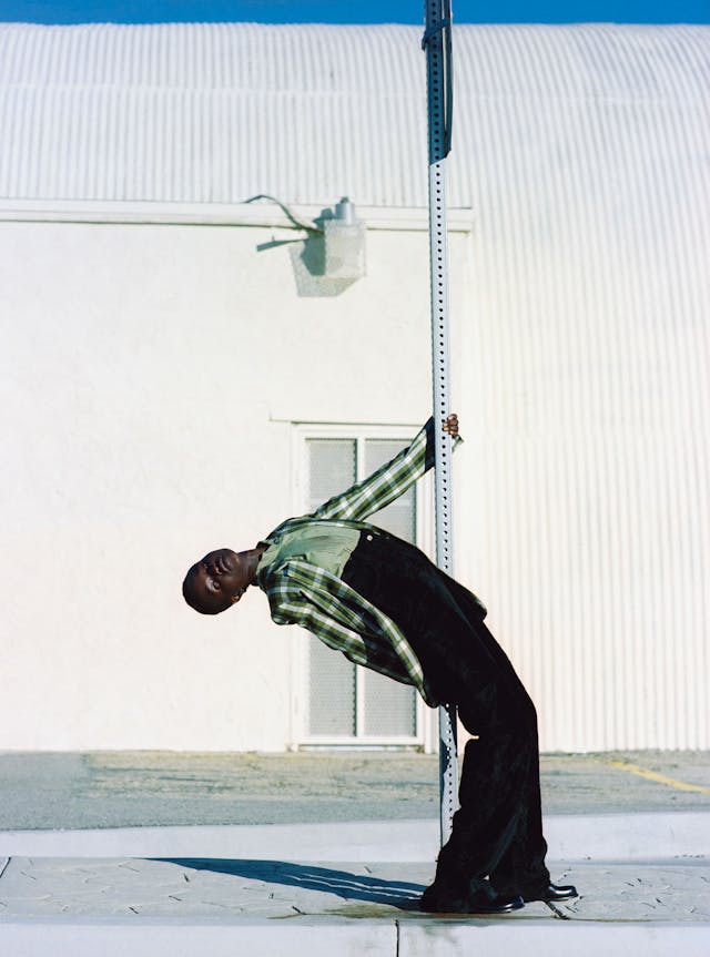 ELLEUSNONI42079 1C 0006 R3