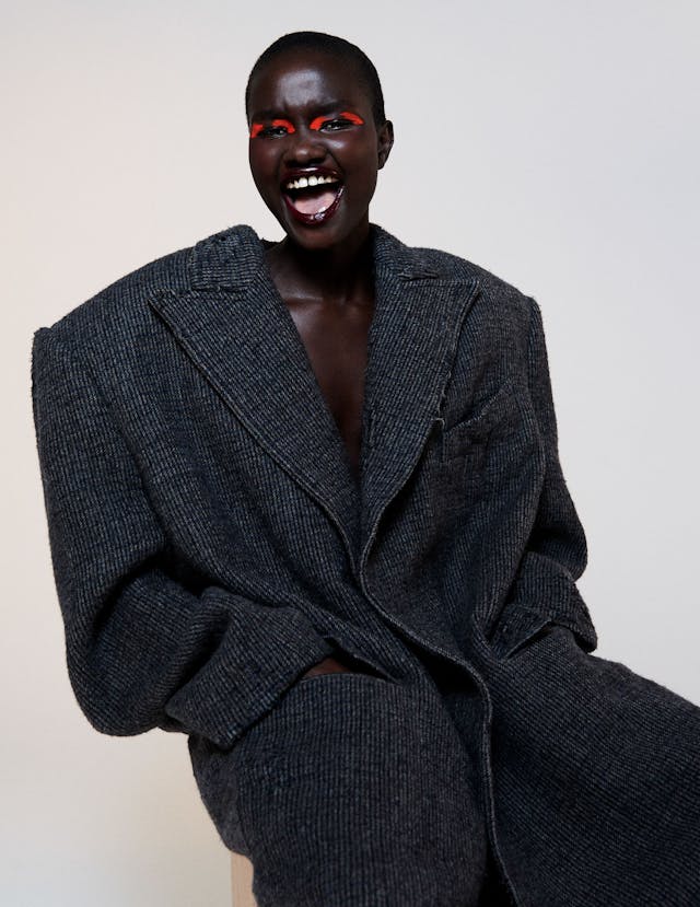 JULIA NONI VOGUE GERMANY 201111 030 498