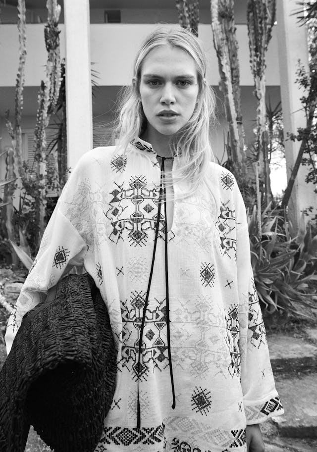 M DUTTI Seaside 11 06612 N&B R2