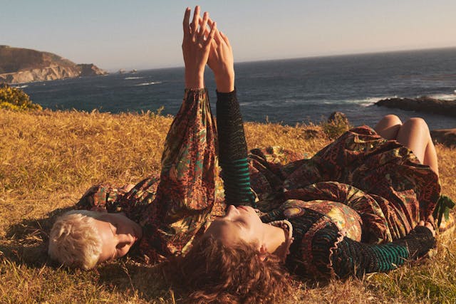 1t0YXLCxVlfb 14 hypnotic printed poplin sunset 356 r1 crop