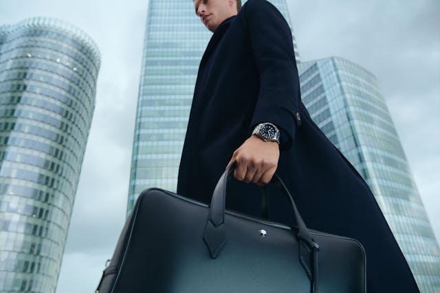 MONTBLANC 220120 07 1858GMT 430 B