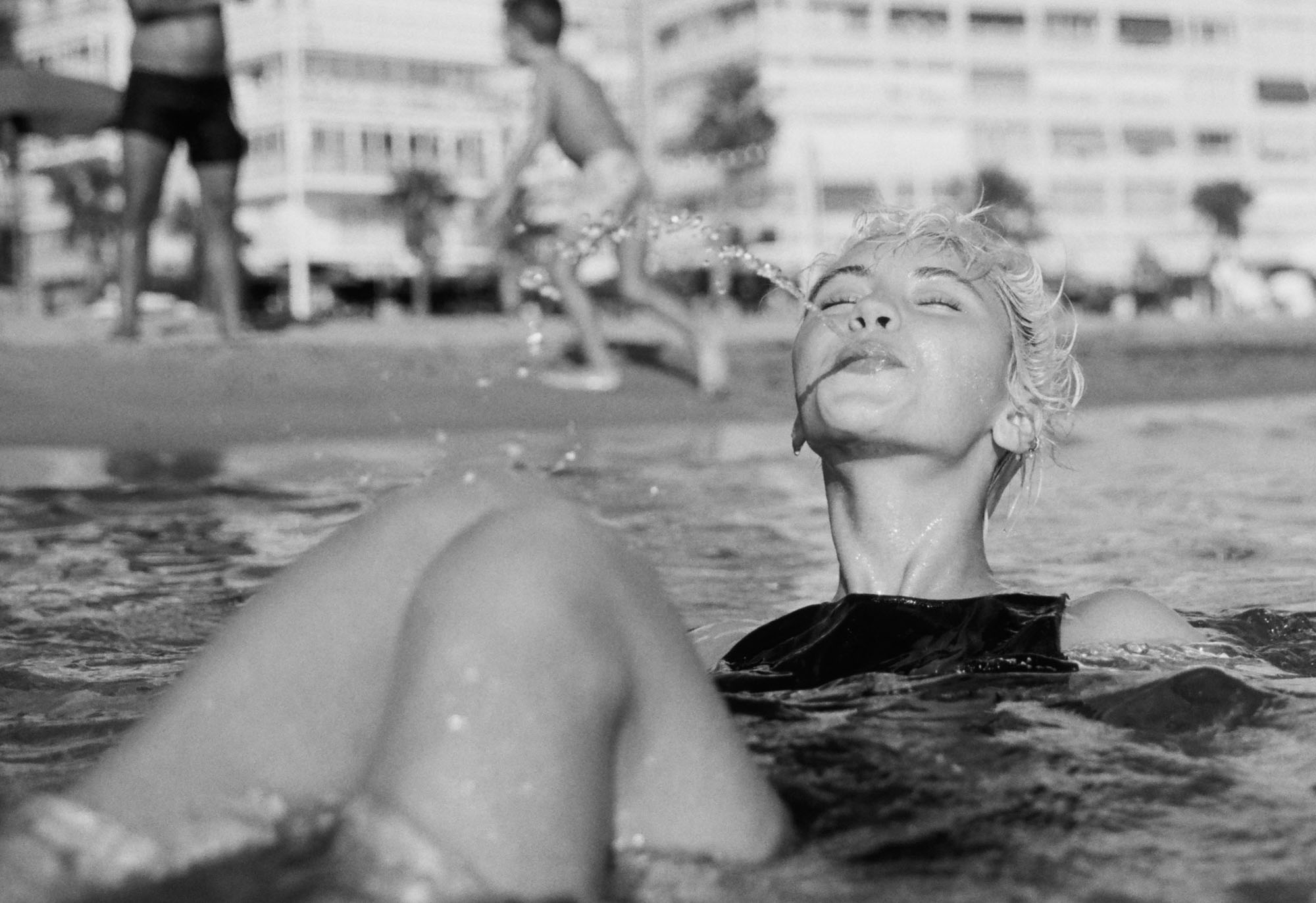 241112000021670009 V1