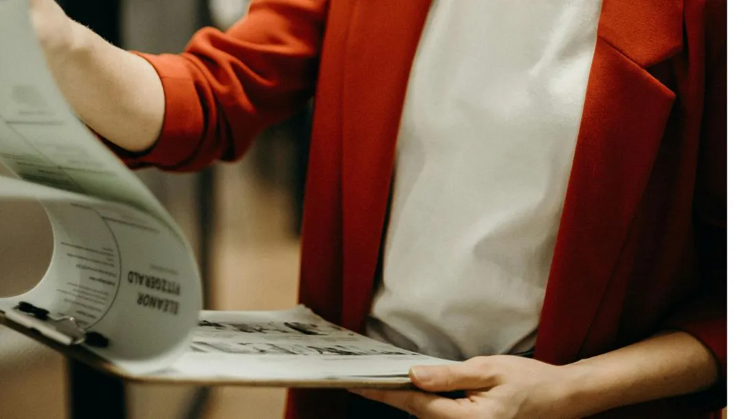 Contract-holder-like Manner