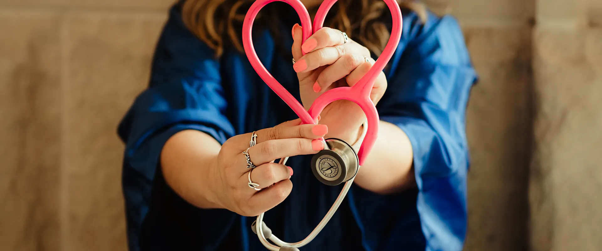Parcoursup : 10 formations pour t'orienter vers les métiers de la santé et du social