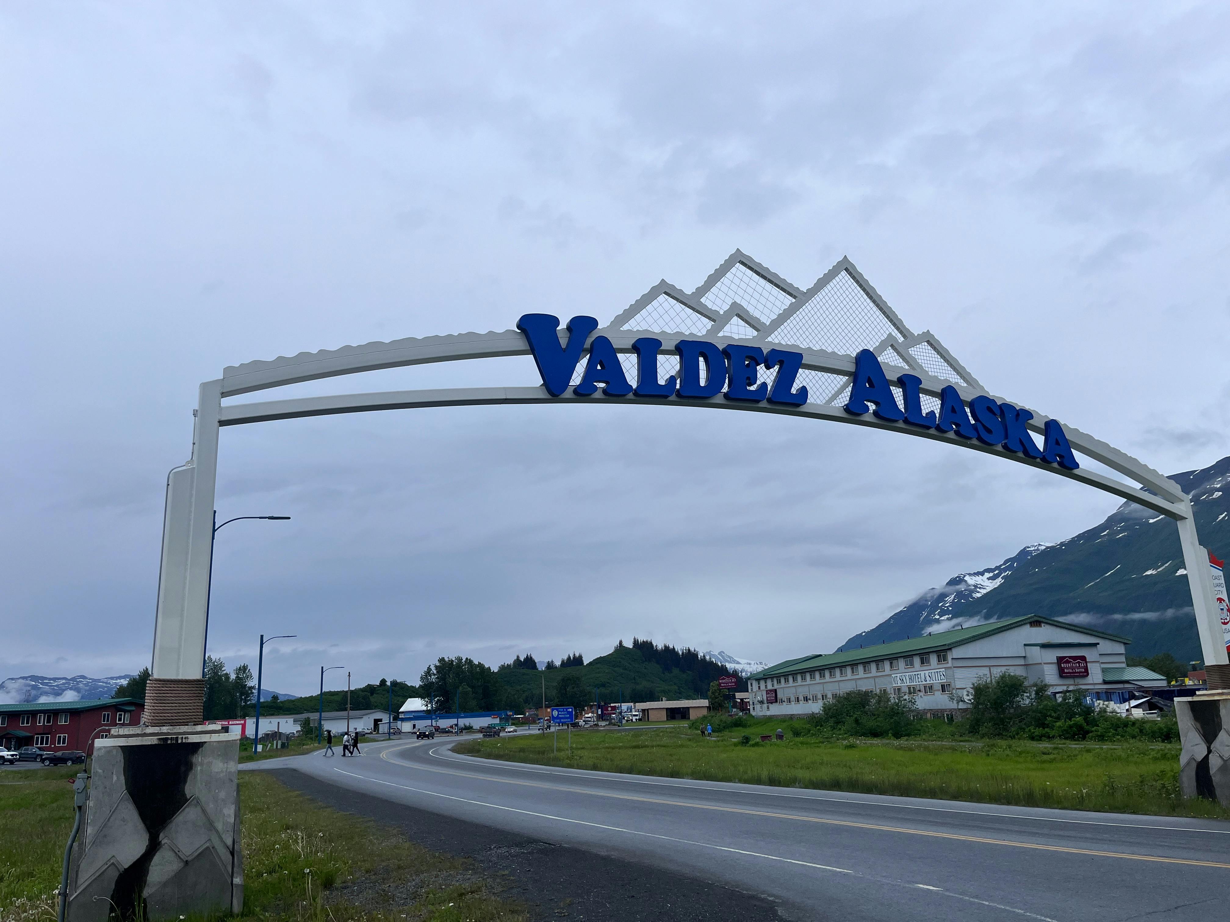 Roadsign saying Valdez Alaska, Photo: Joëlle Bitton