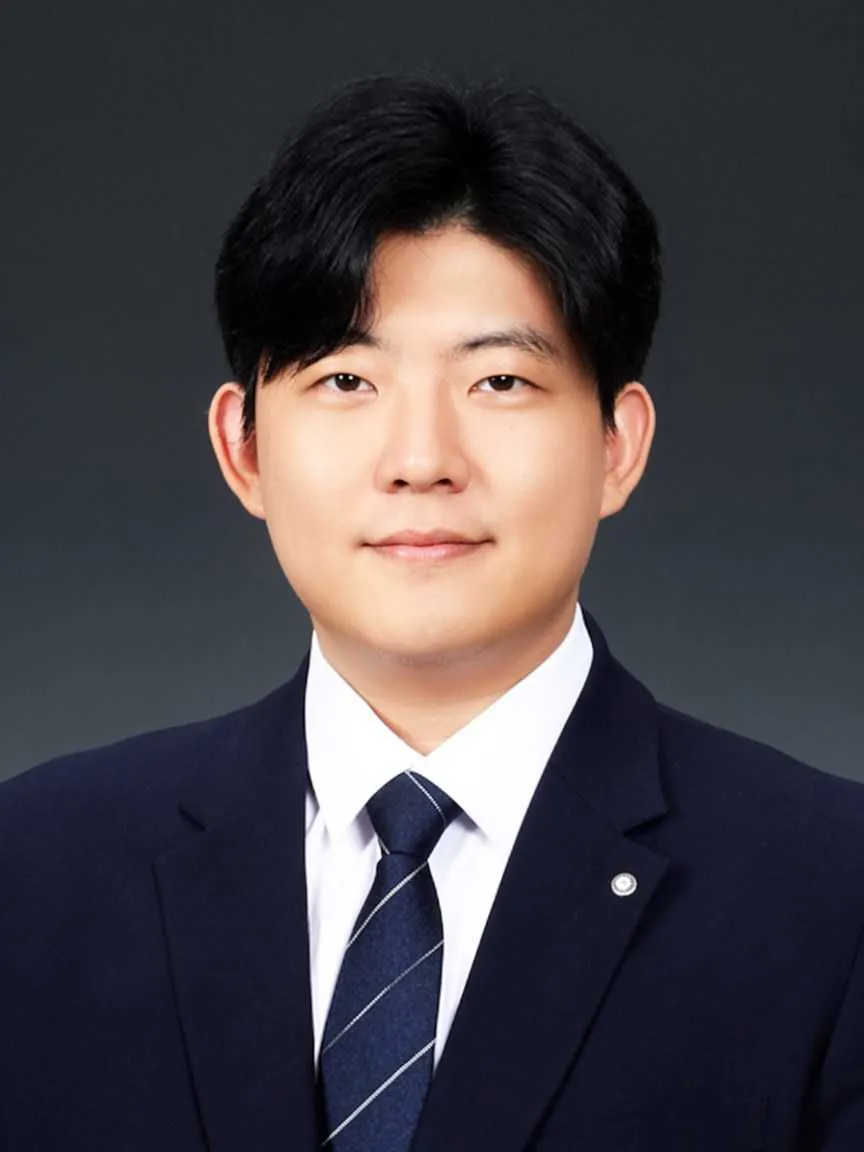 이정우 증명사진