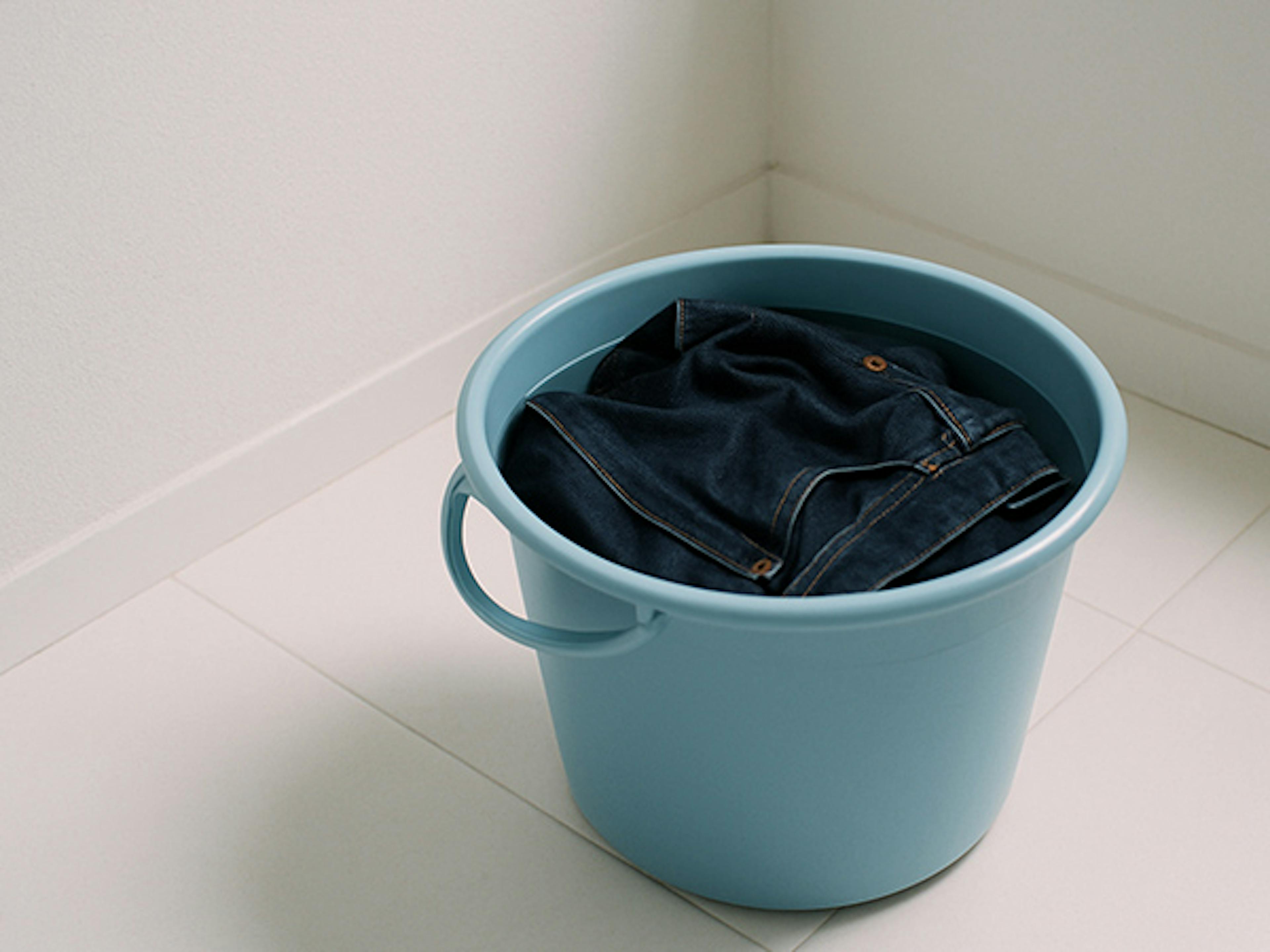 nieuwe spijkerbroek wassen