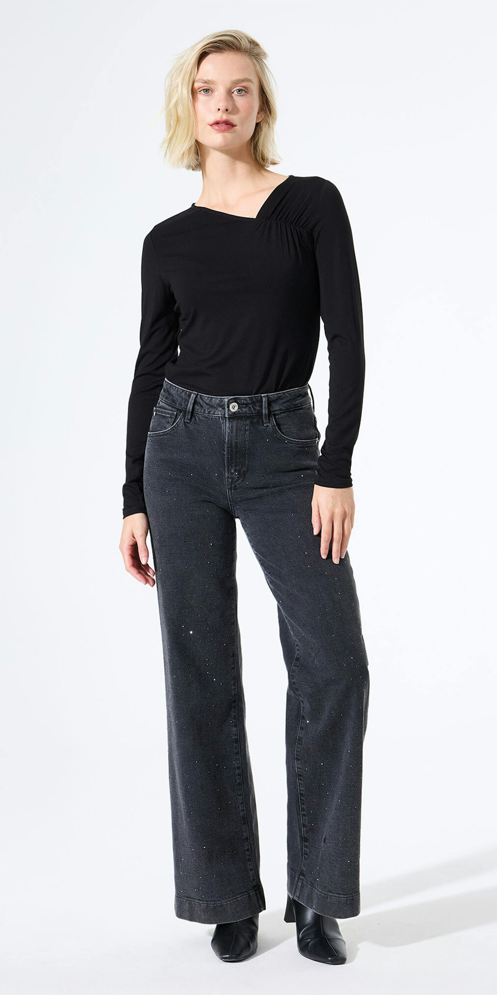 SHOP THE LOOK Effortless Black Sparkle