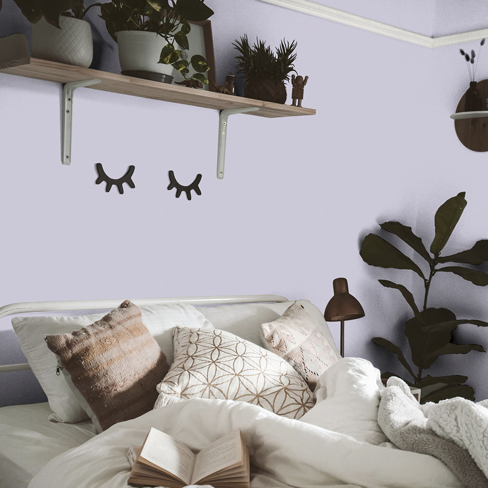 pale lilac bedroom wall 
