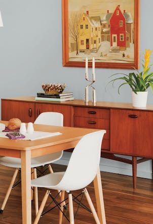 Dining room painted with Johnstone's Solitary State