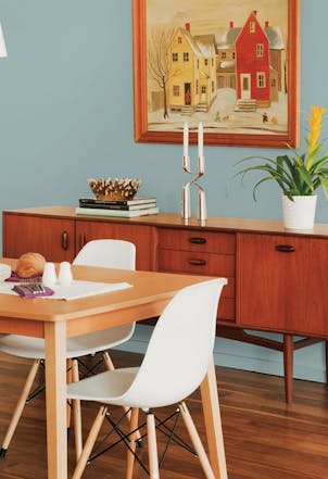 Dining room painted with Johnstone's Holly Glen