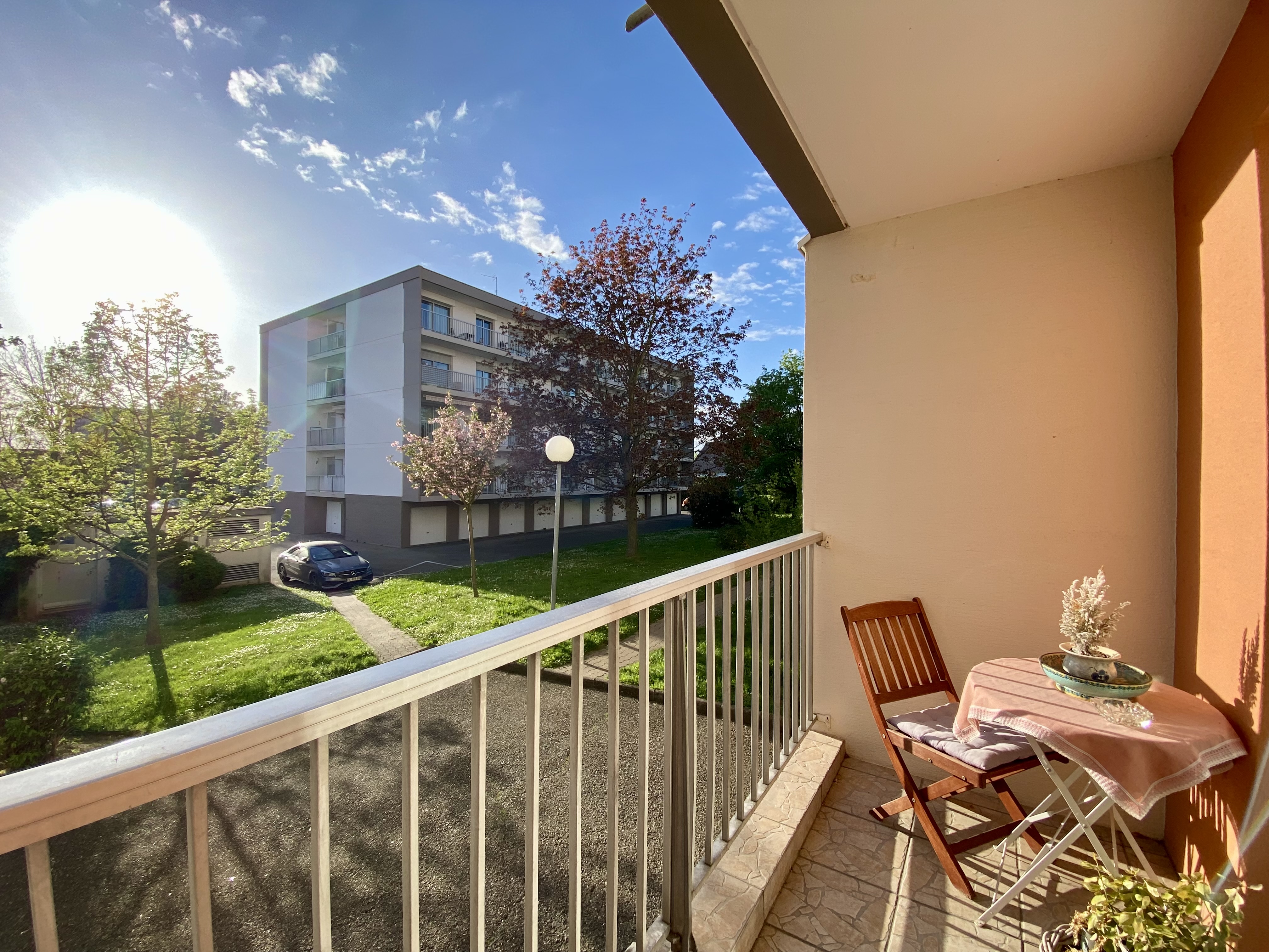 Lingolsheim - Appartement traversant 92m² - 2 Balcons - Cave