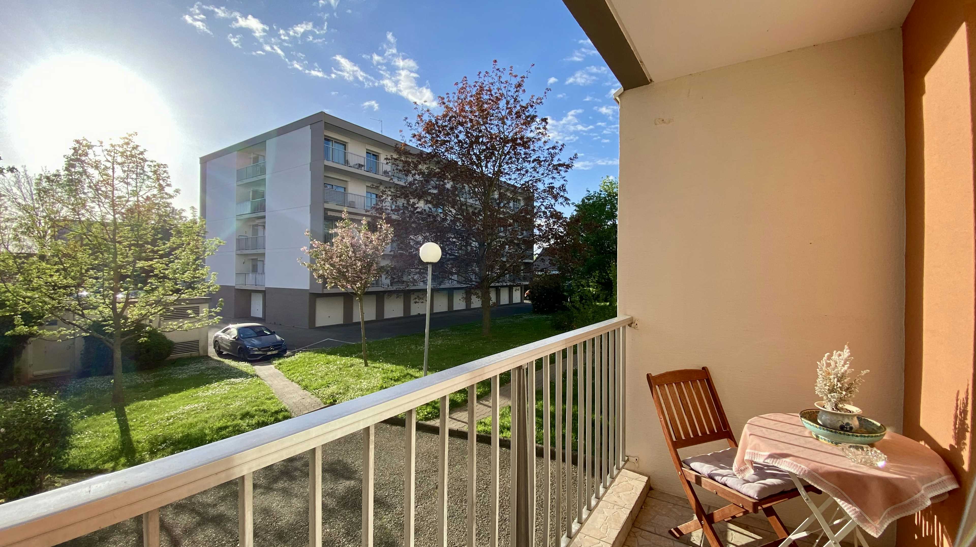 Lingolsheim - Appartement traversant 92m² - 2 Balcons - Cave