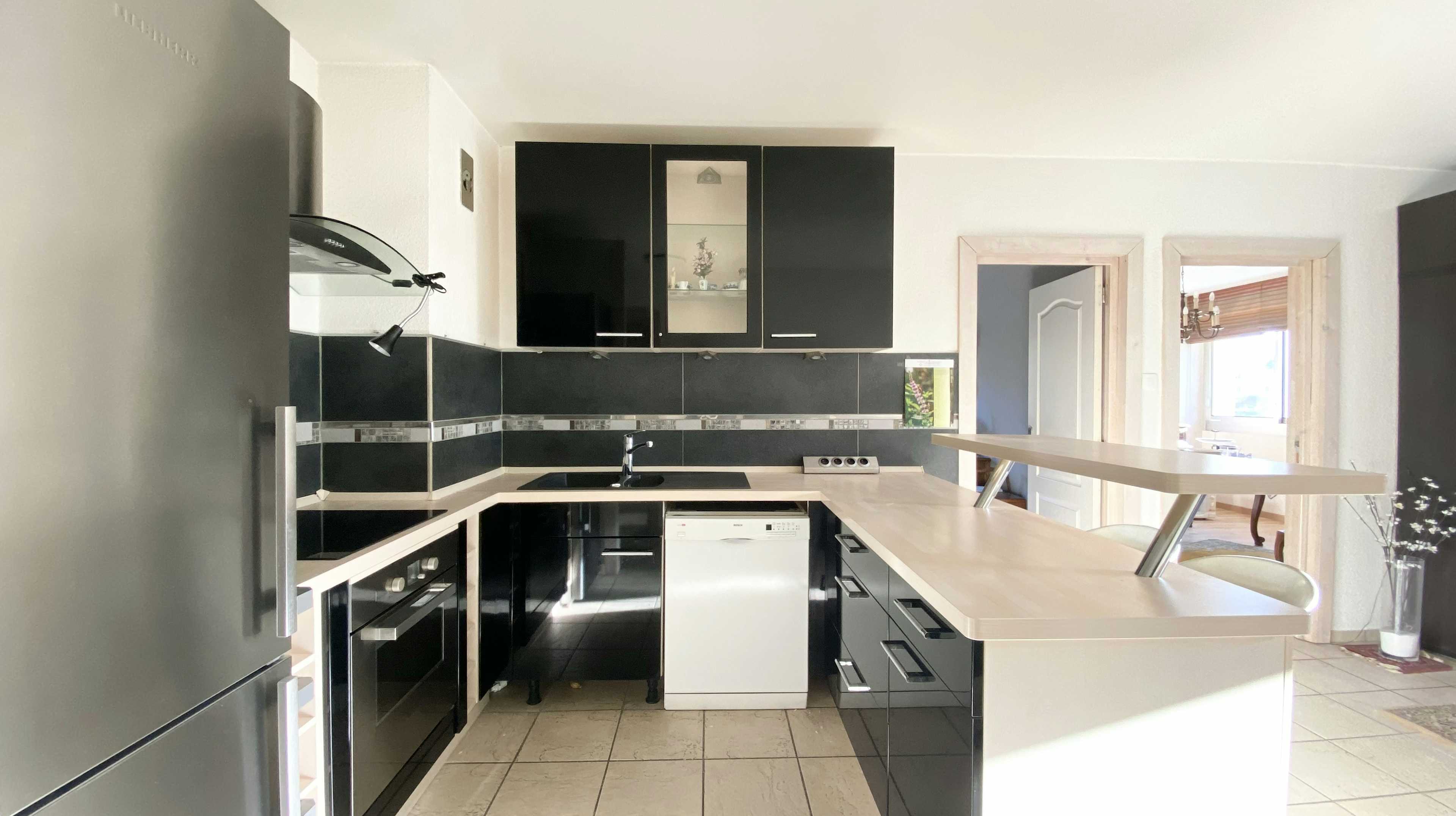 Lingolsheim - Appartement traversant 92m² - 2 Balcons - Cave