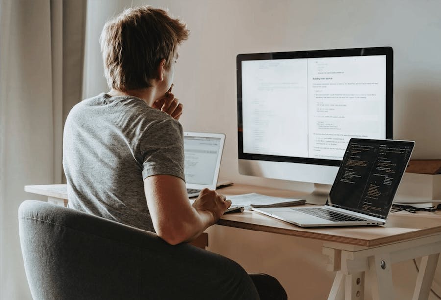 Prendre le temps de se poser pour déterminer ses objectifs de revenus est une étape essentielle.