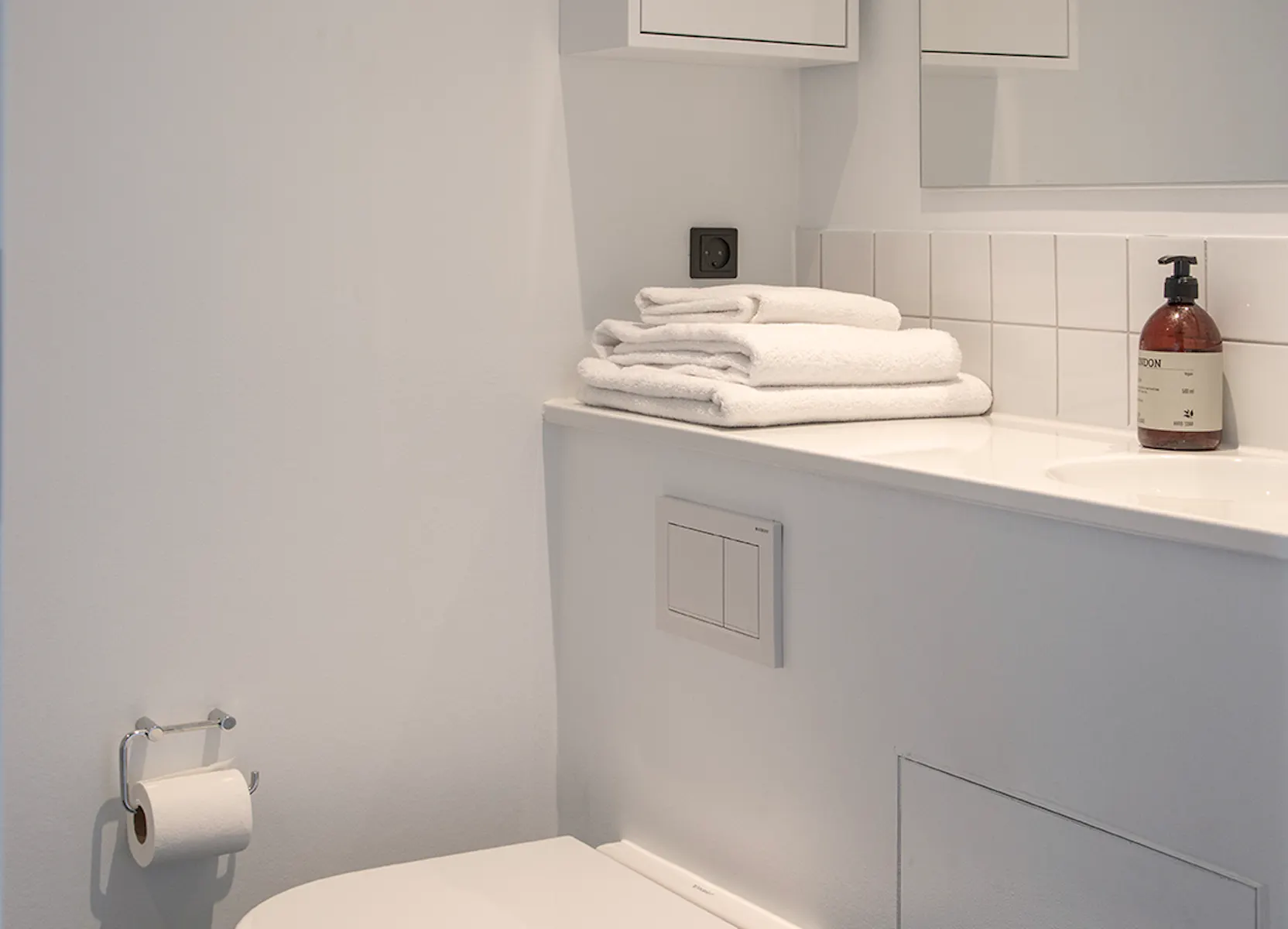 Bathroom in Norden studio apartment by LifeX