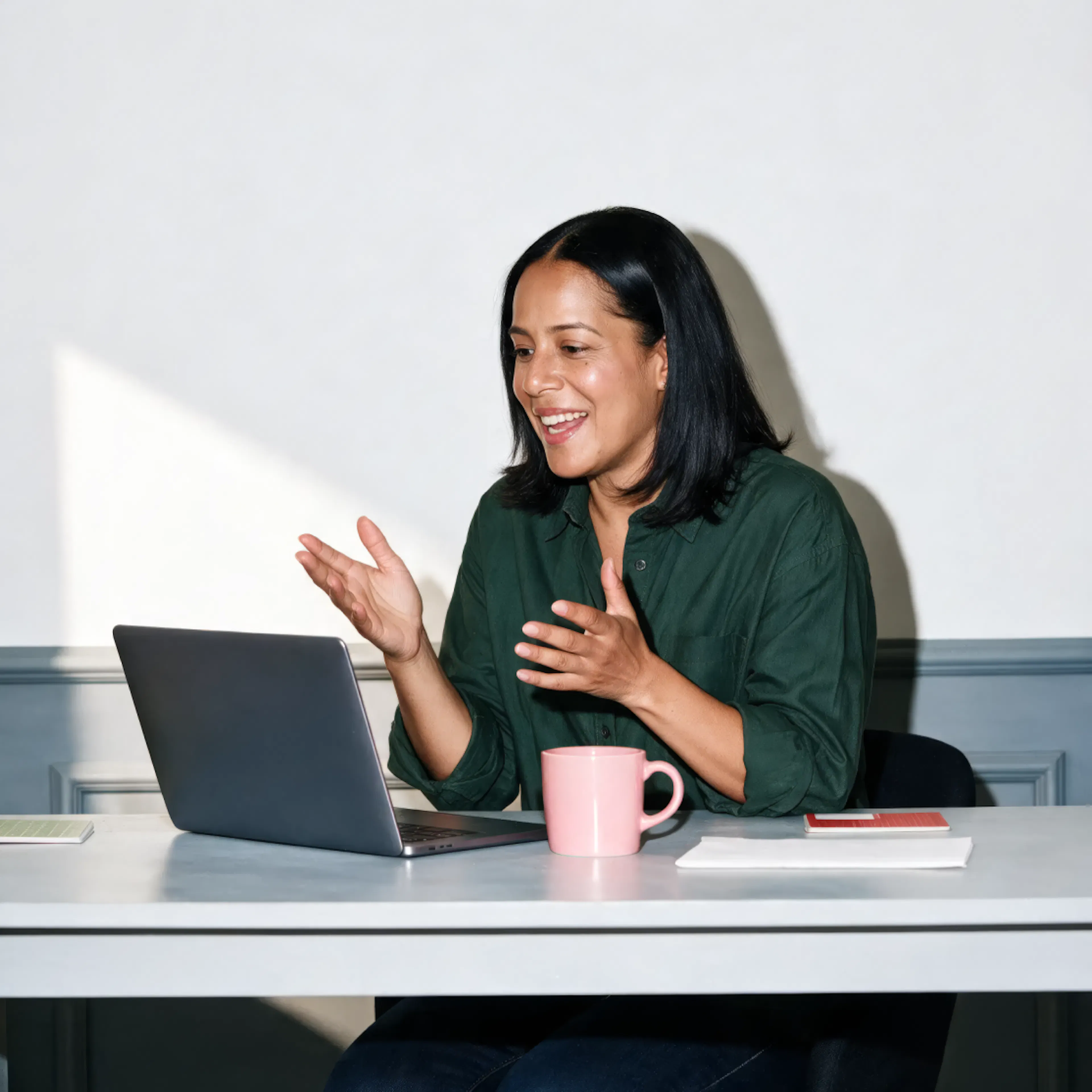 A woman speaking with a clinician online on her laptop.