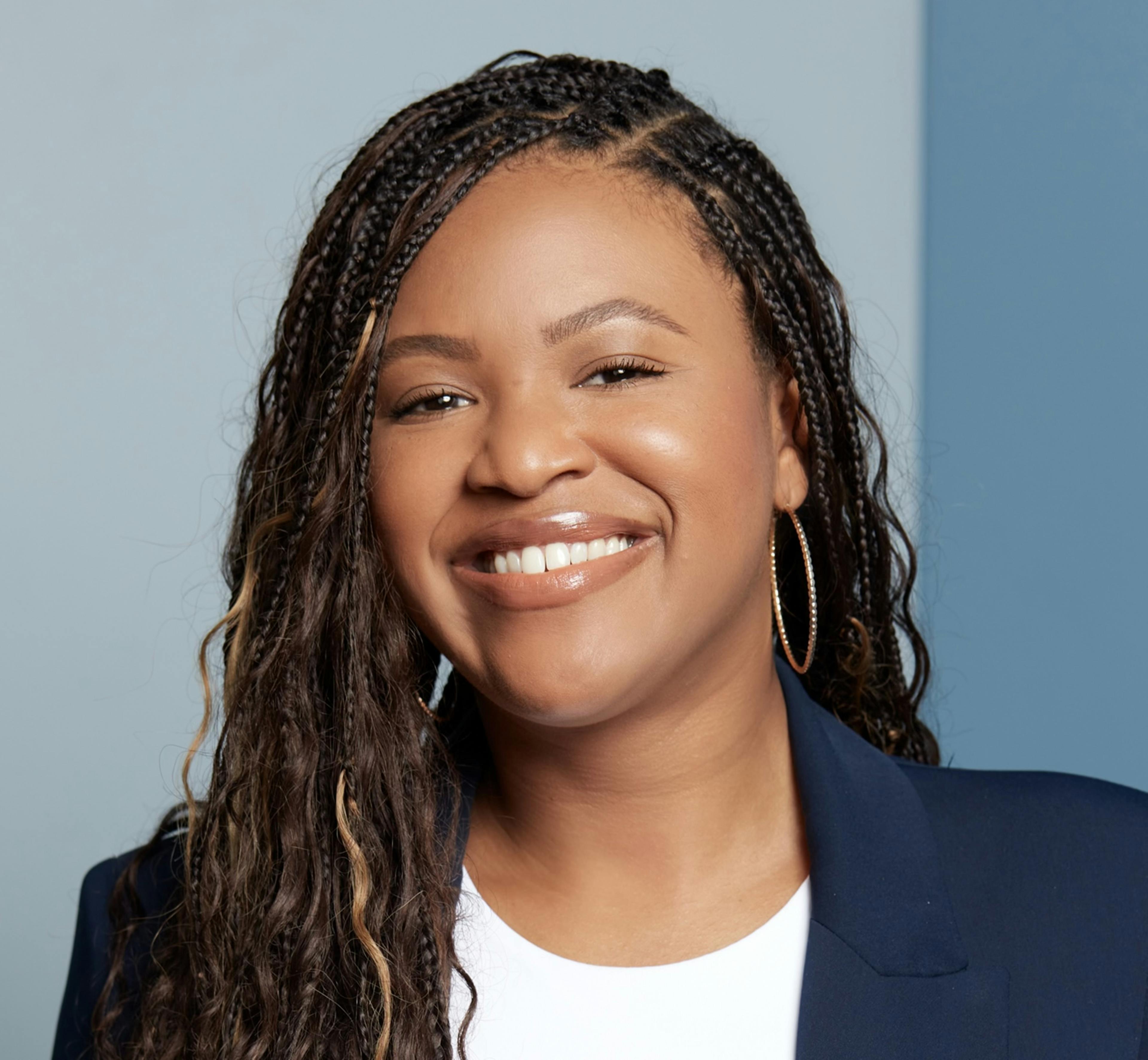 headshot of Lauren Savage