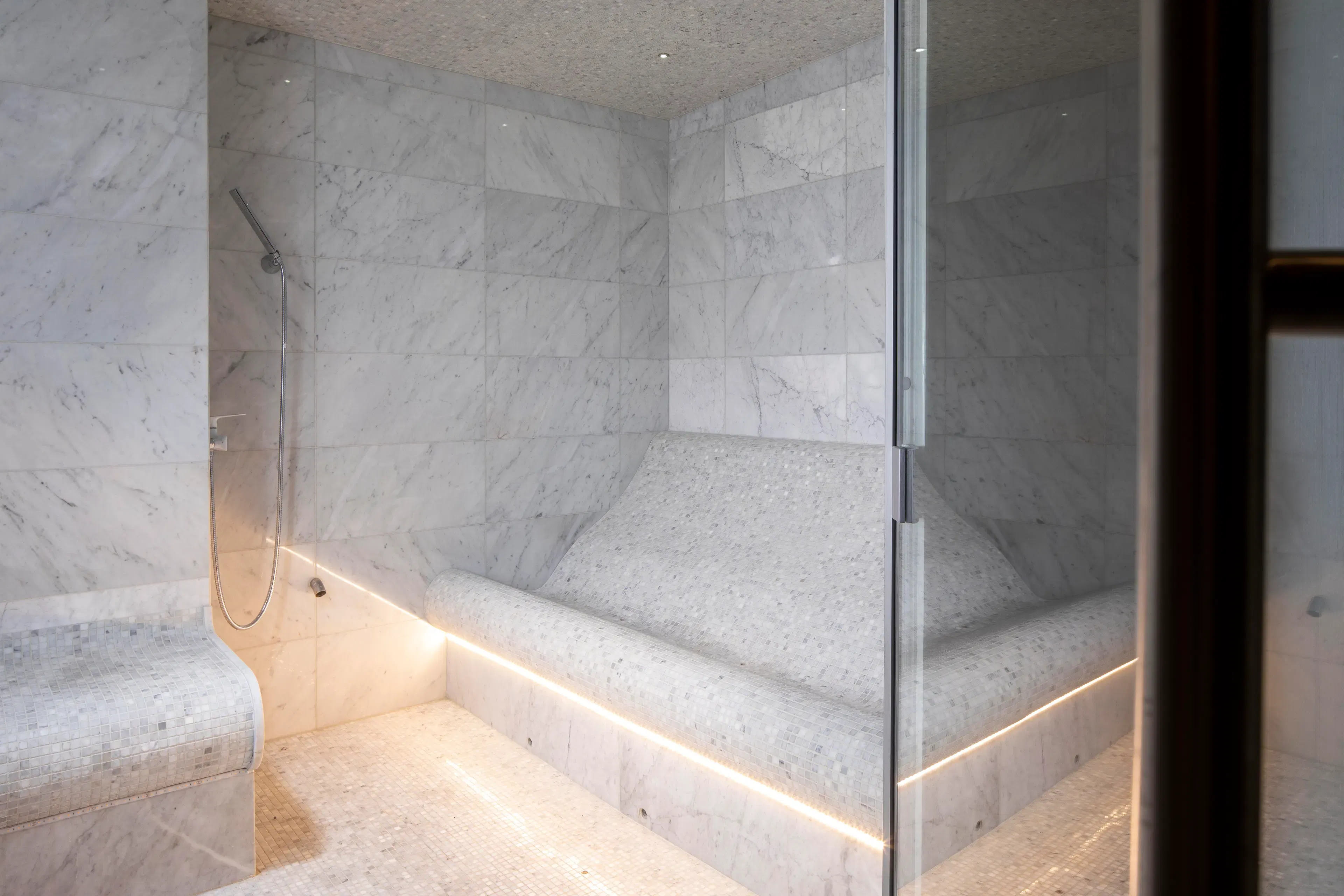 Book a private spa for your bachelorette party in Paris
