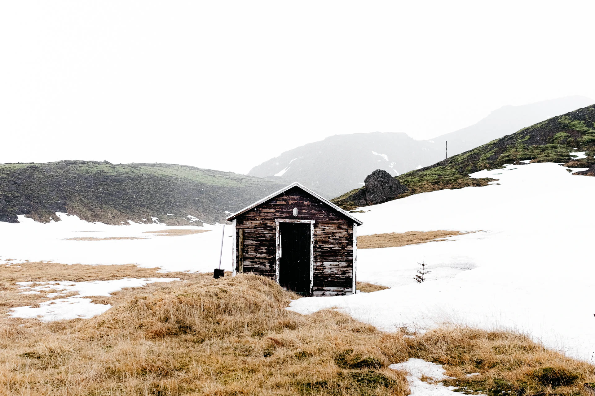 shack in Icelandic mountains