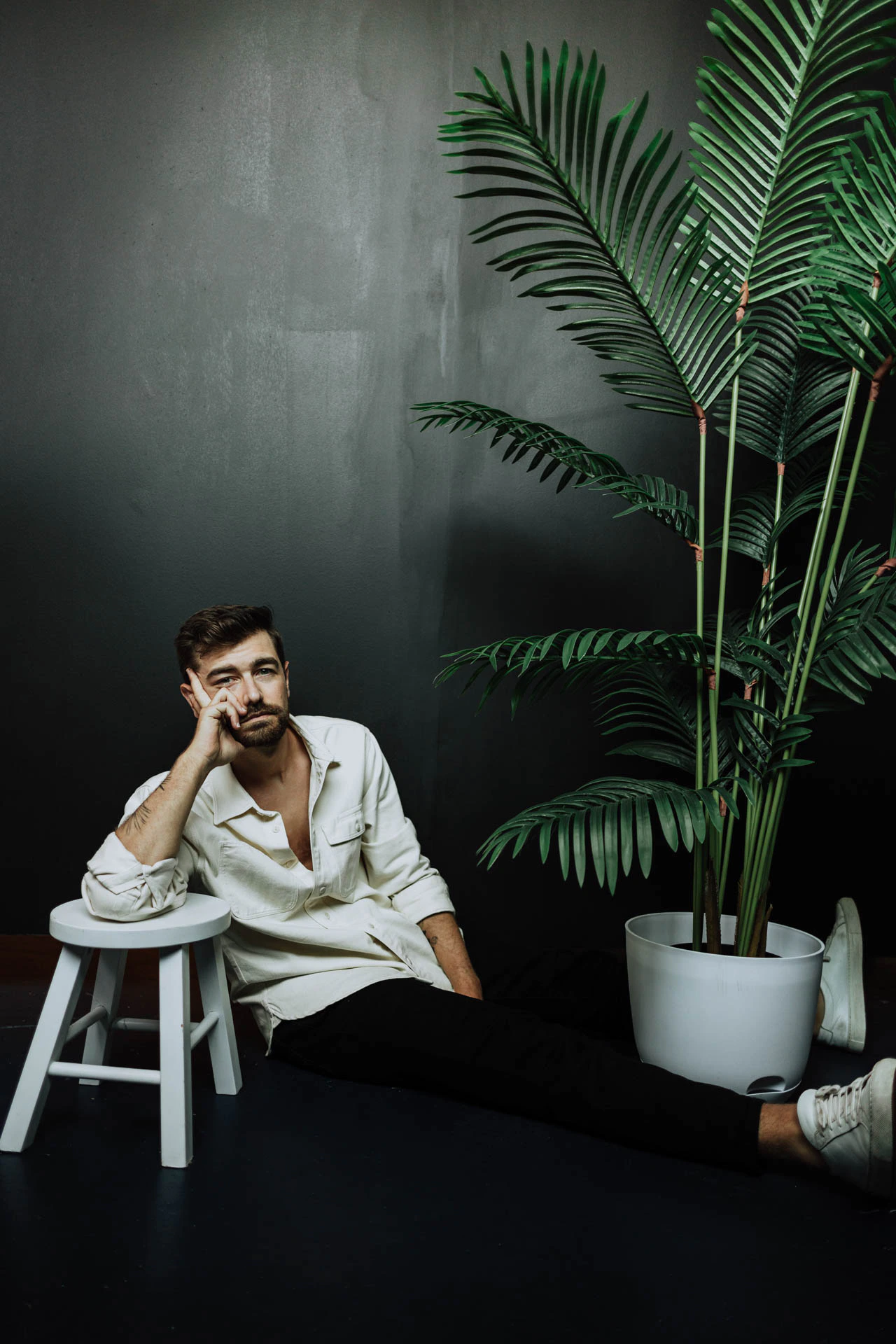 portrait of Jonathan Grado near palm tree