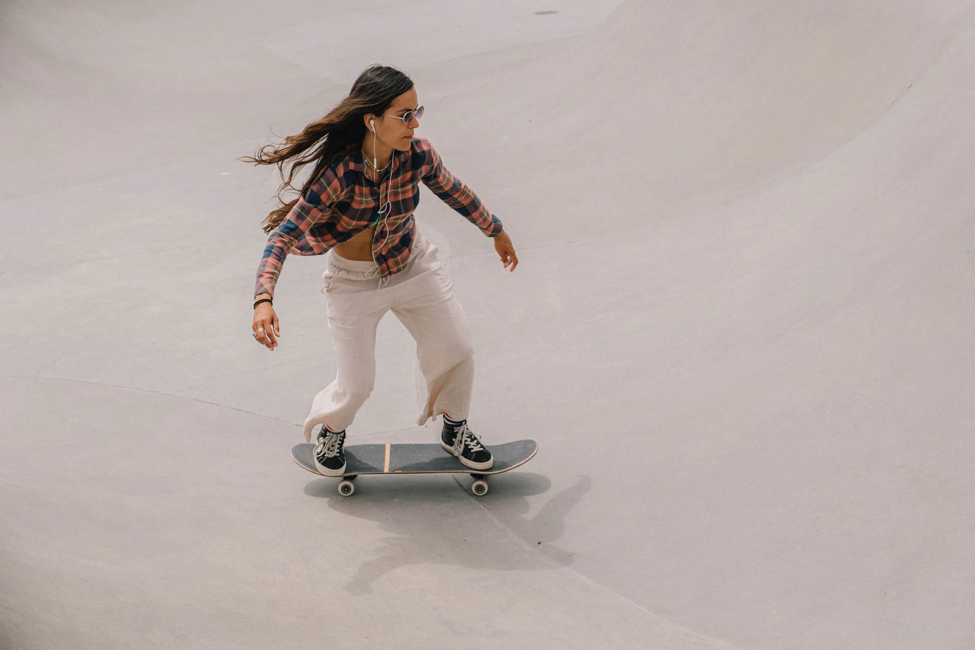 woman skateboarding at Venice Beach skate park