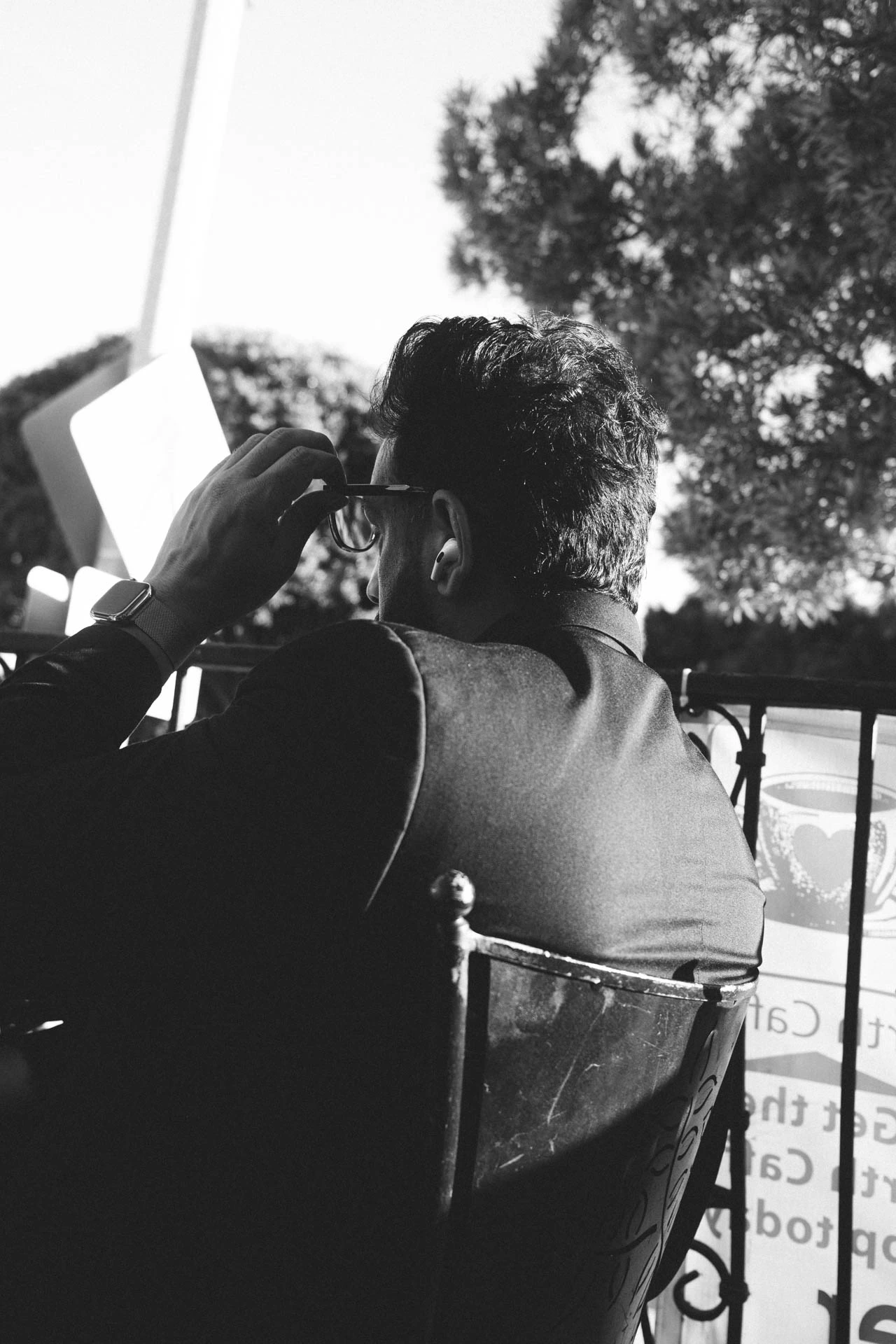 black and white man ordering lunch in Santa Monica