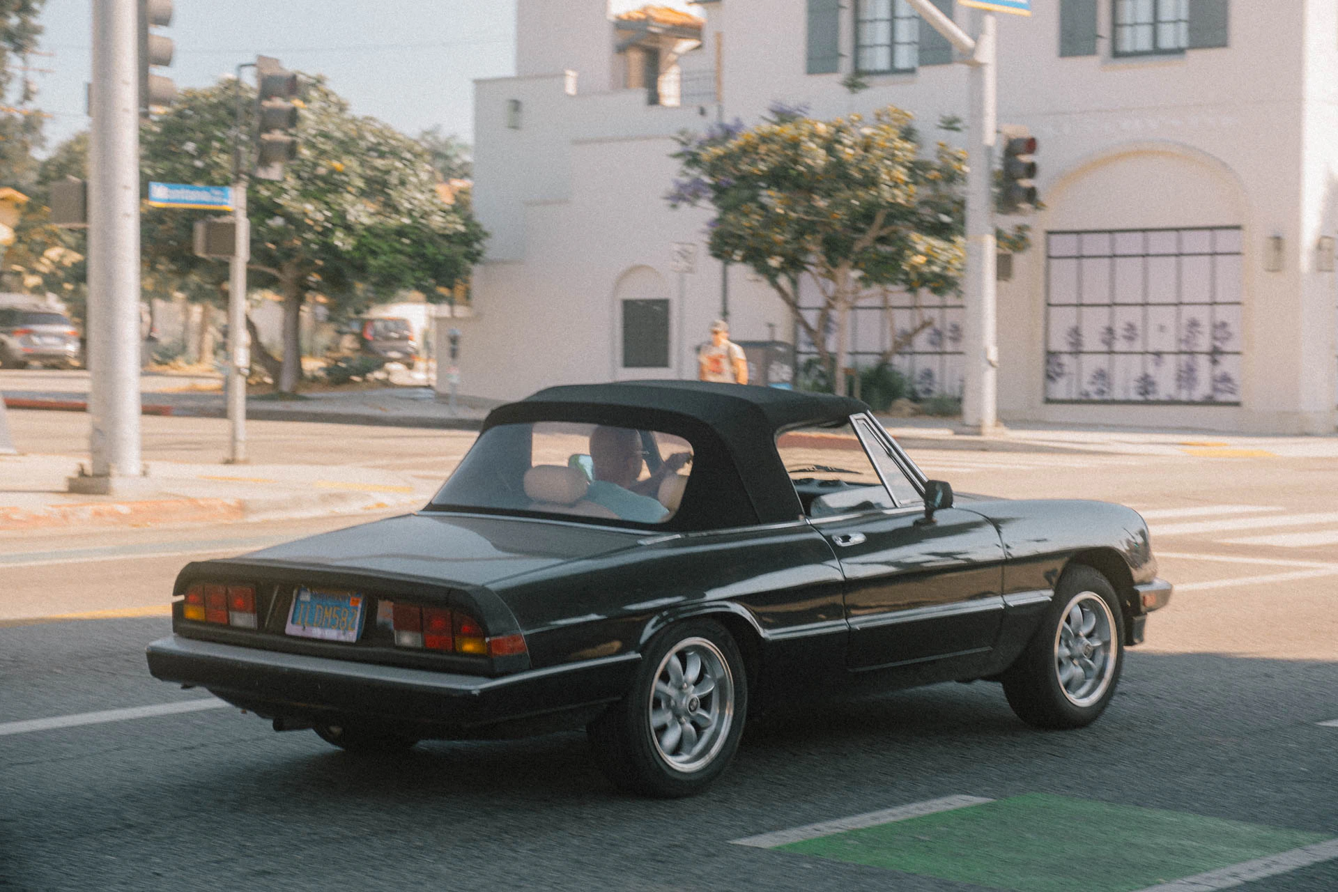 old car on Montana avenue in California