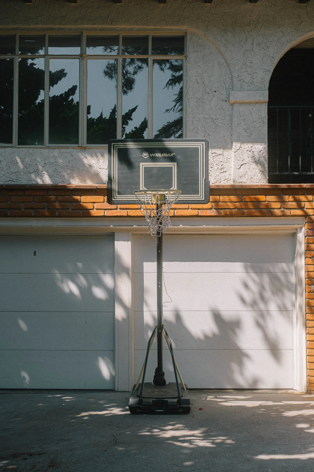 basketball court in driveway in Santa Monica