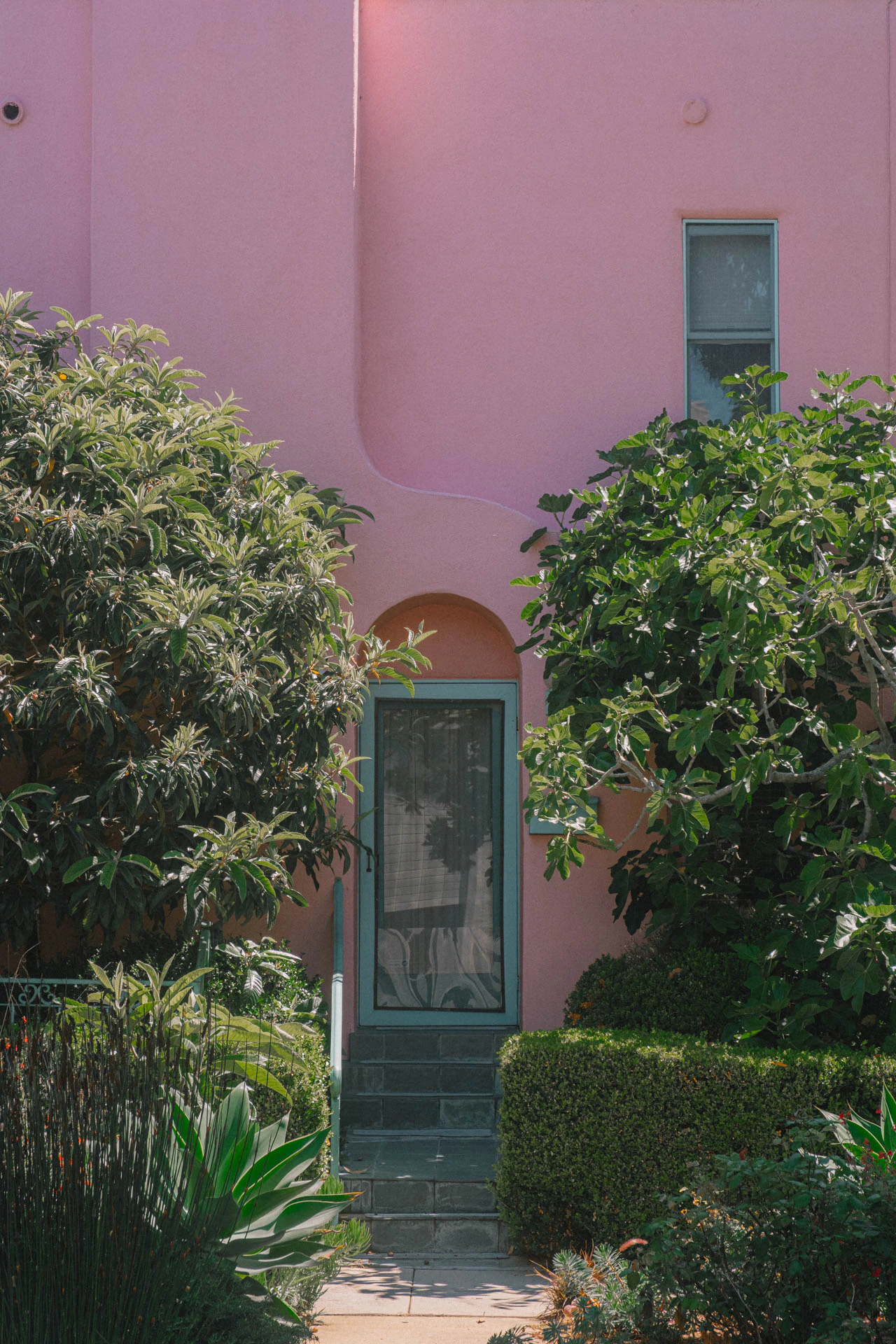 pink apartment building in Santa Monica