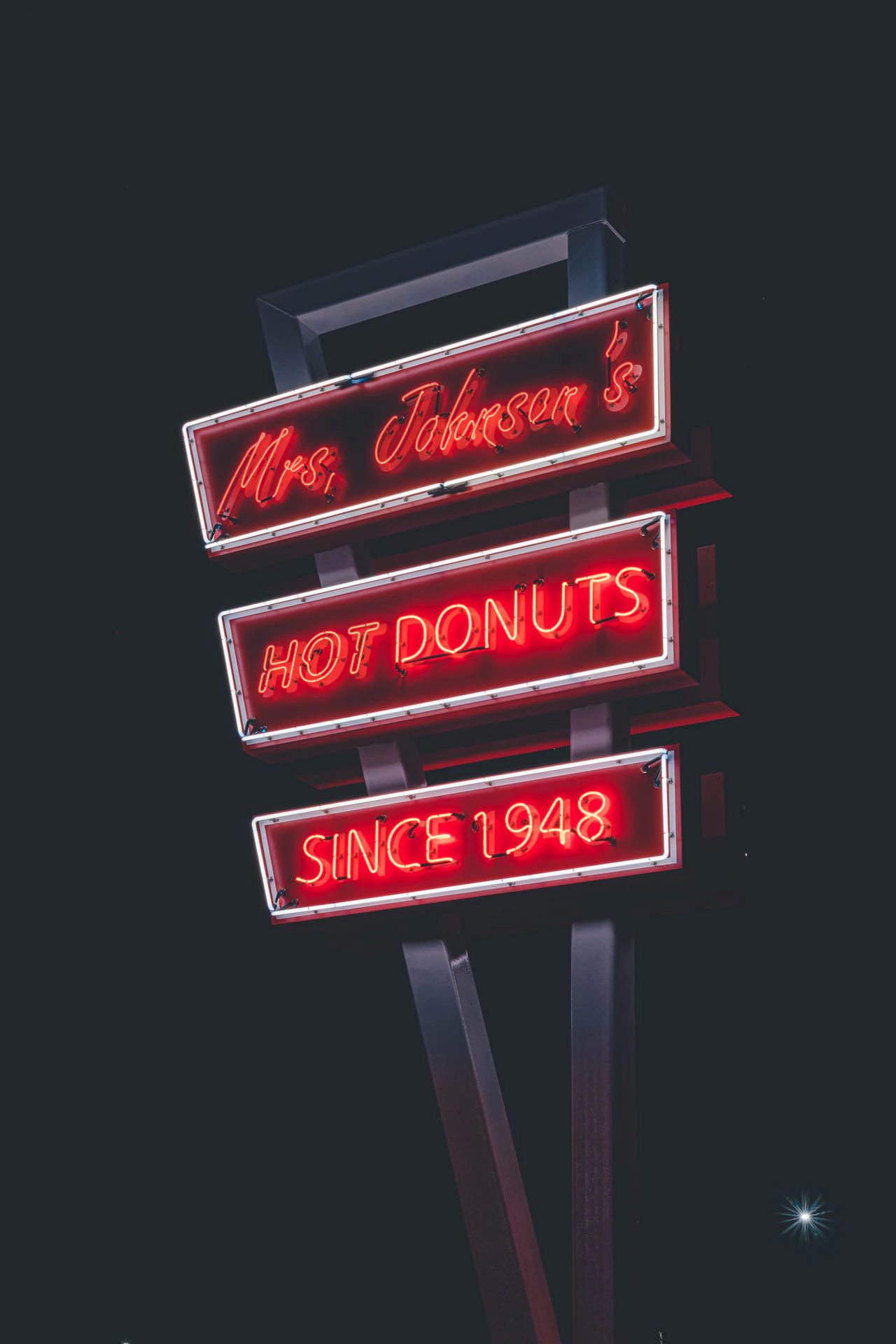 mrs Johnsons hot donuts neon sign in Austin Texas at night