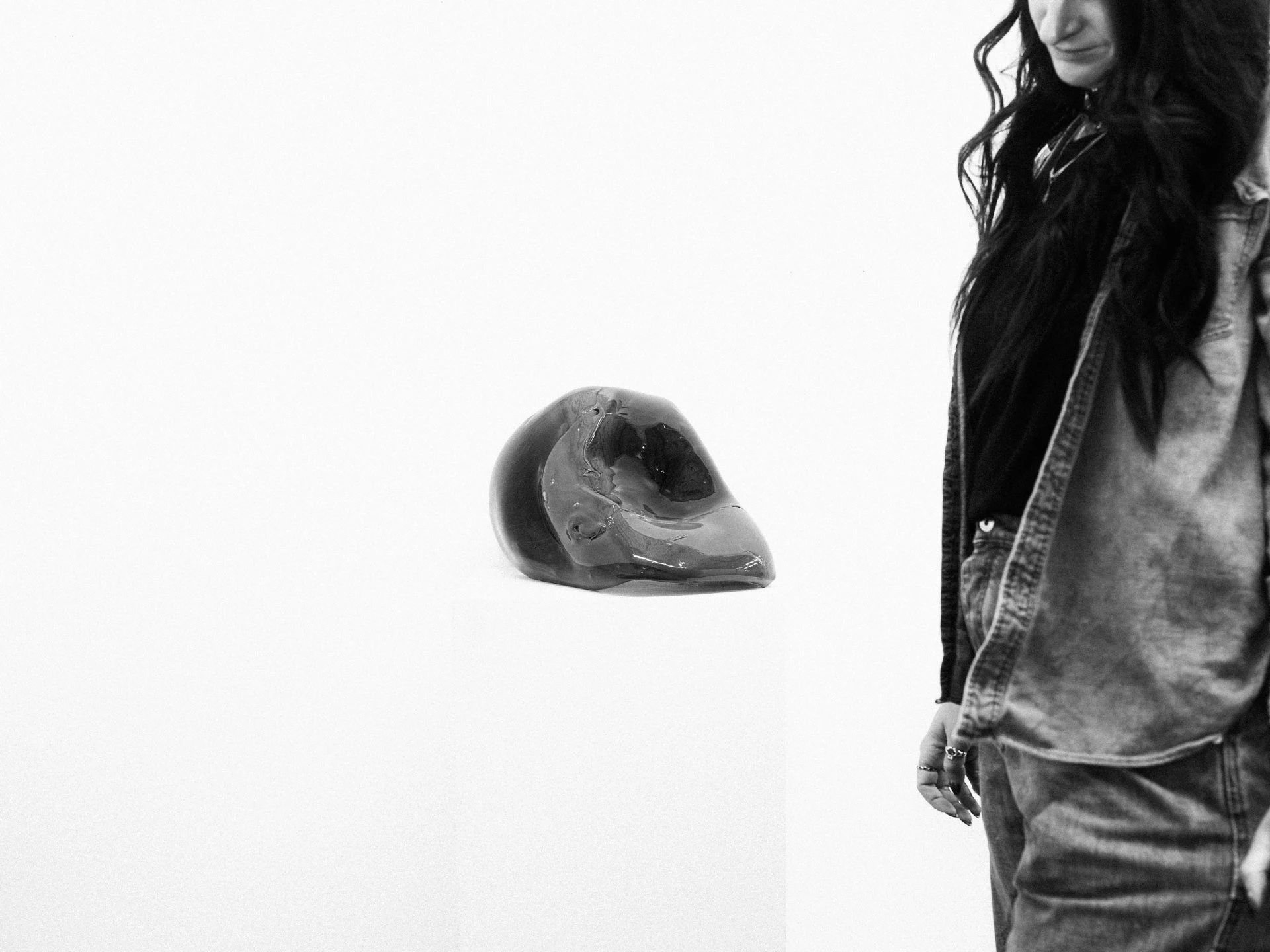 Lara Saget and sculpture in her Brooklyn studio in black and white
