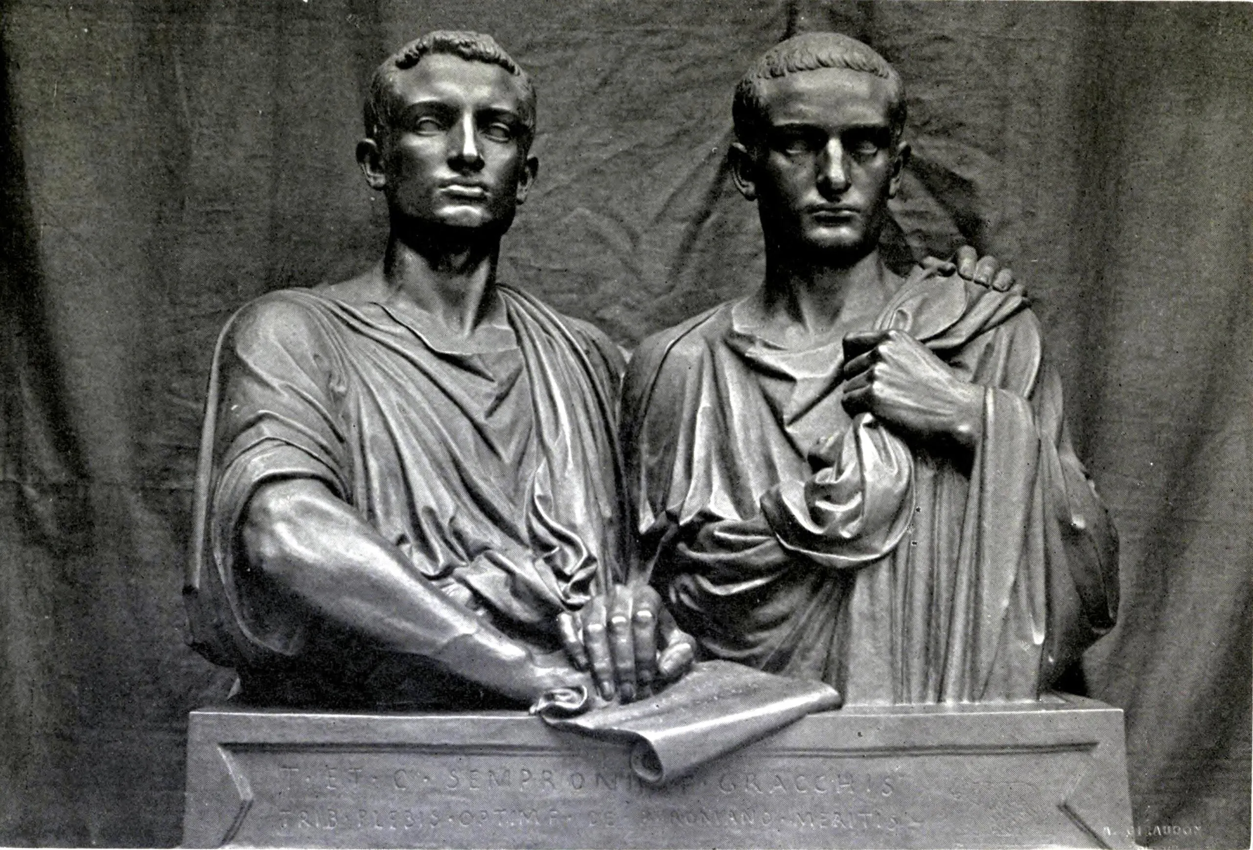 Sculpture du XIXème siècle en bronze montrant le buste des deux frères Gracques, par Eugène Guillaume