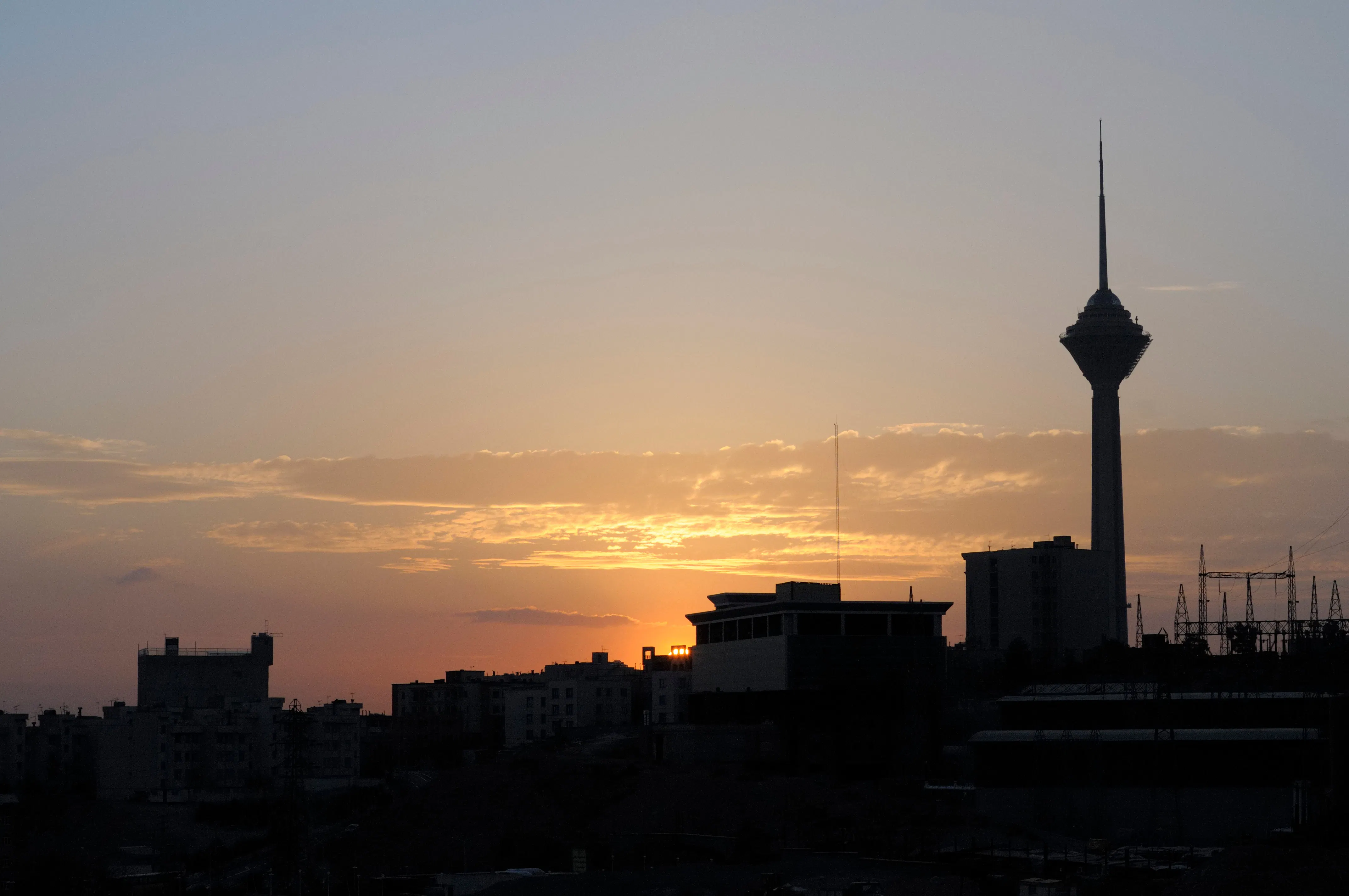 French Bond Yields Swing on Middle East Uncertainty