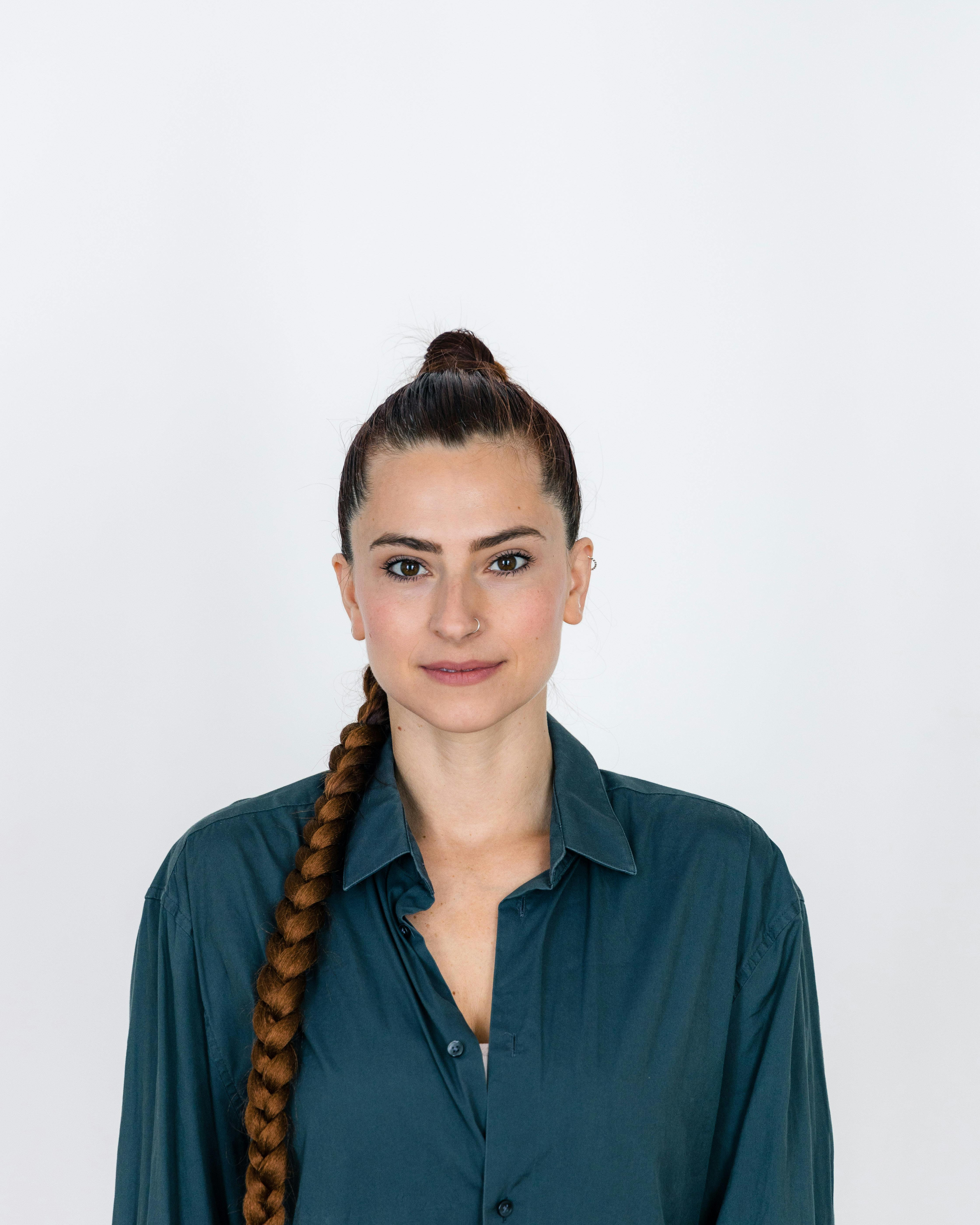 ARTISTIC DIRECTOR - JULIANA KIS