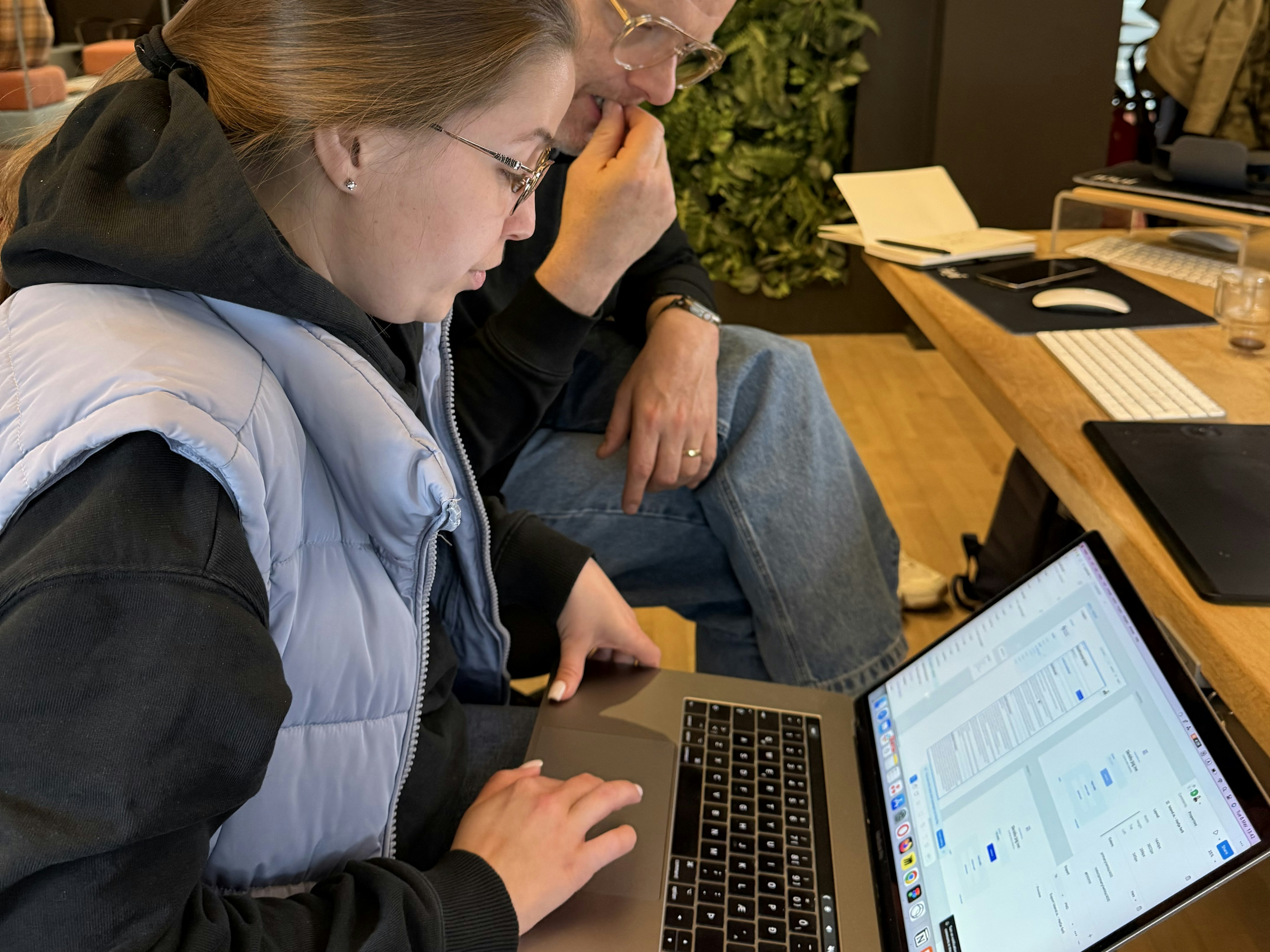 Eitthvað stórmerkilegt að fara fram á tölvuskjá