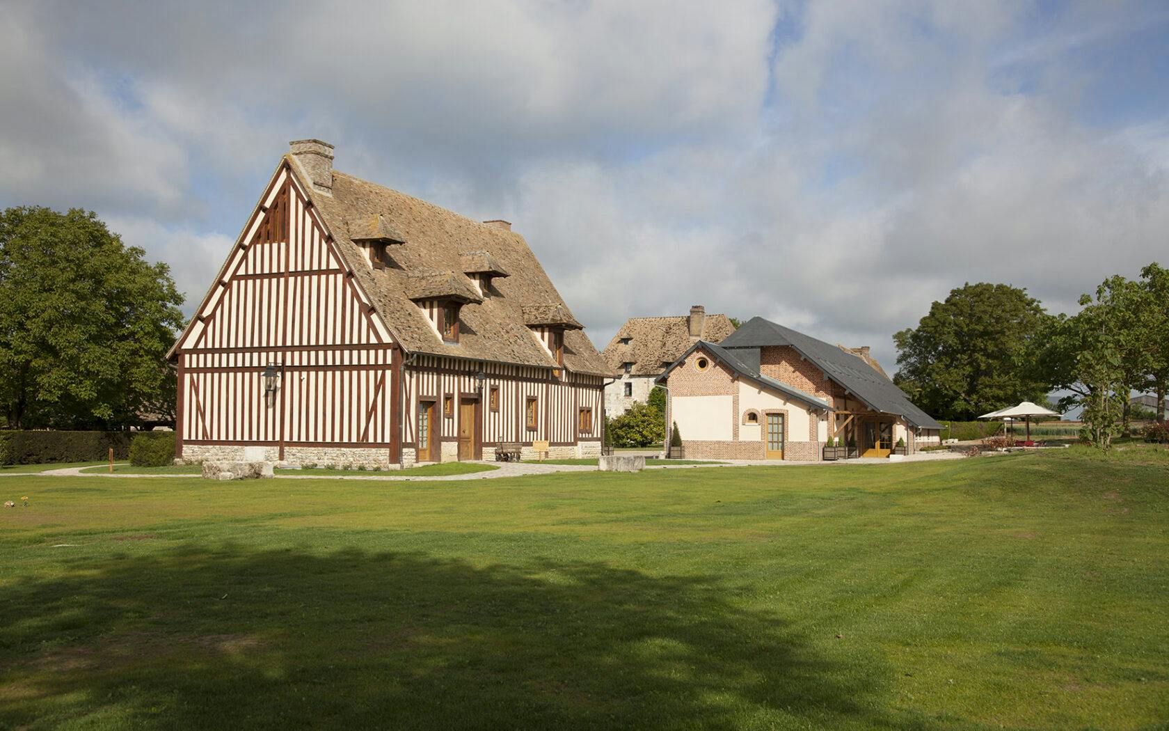 Jardin et extérieur Manoir de Surville