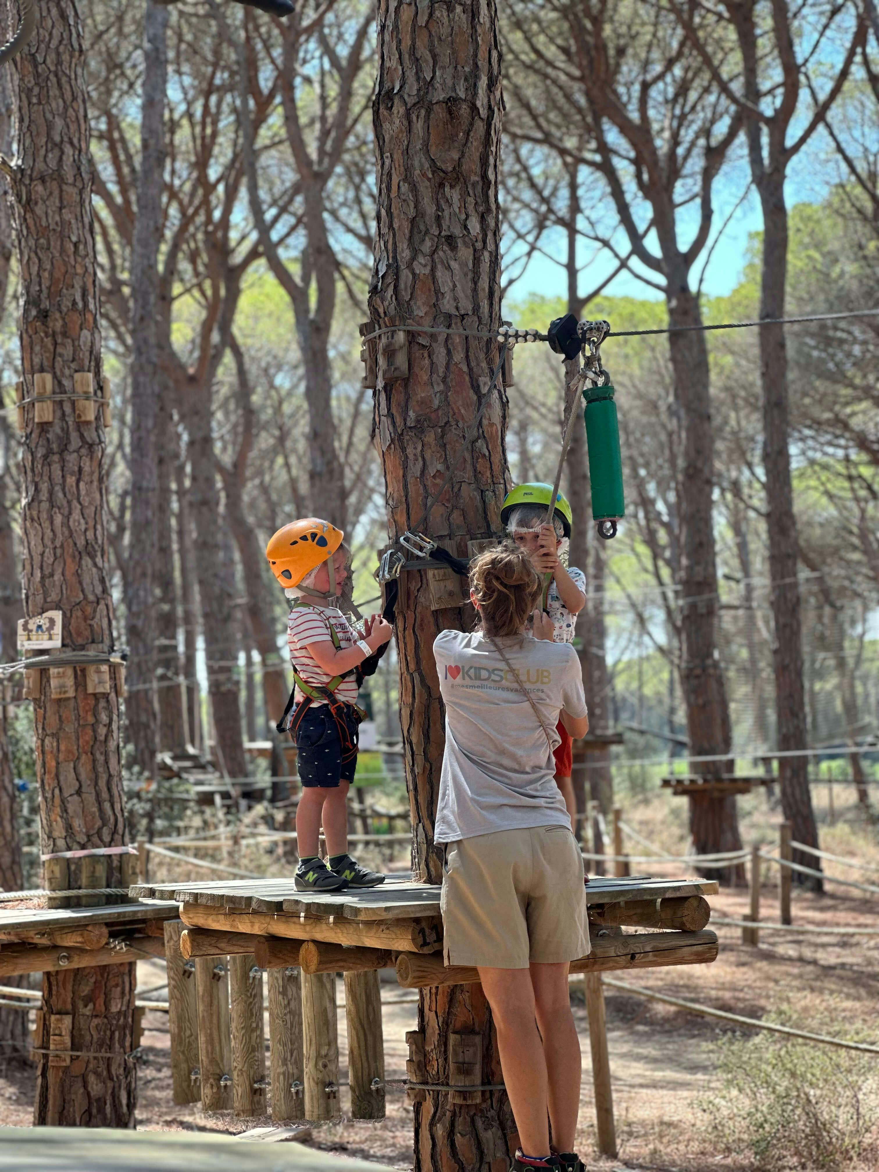Parcours dans les arbres pour enfants