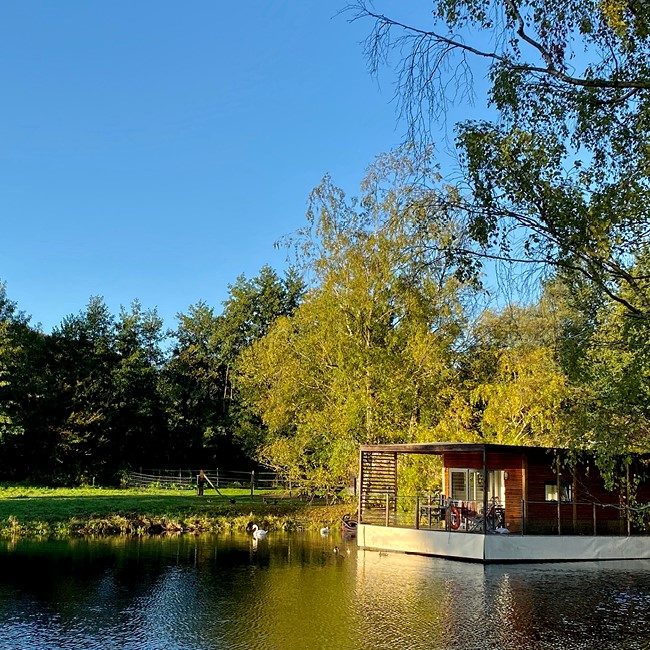 hébergement insolite pour familles sur l'eau