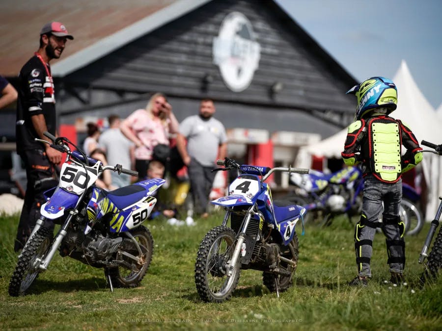 Activité moto en famille 77