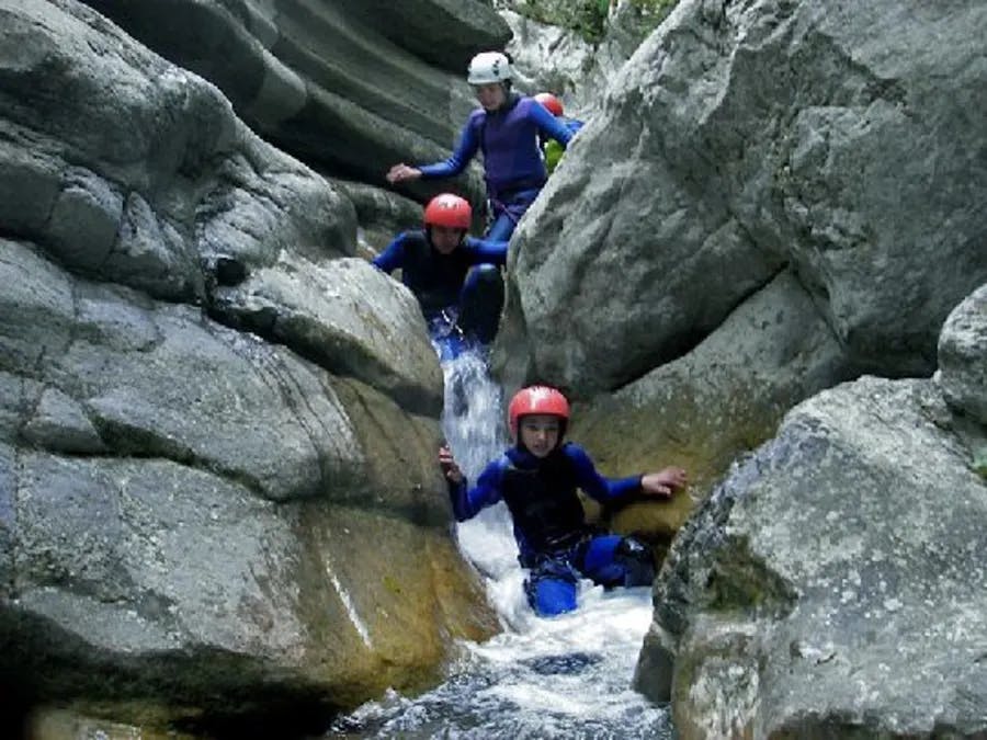 Canyoning activité en famille dès 8 ans