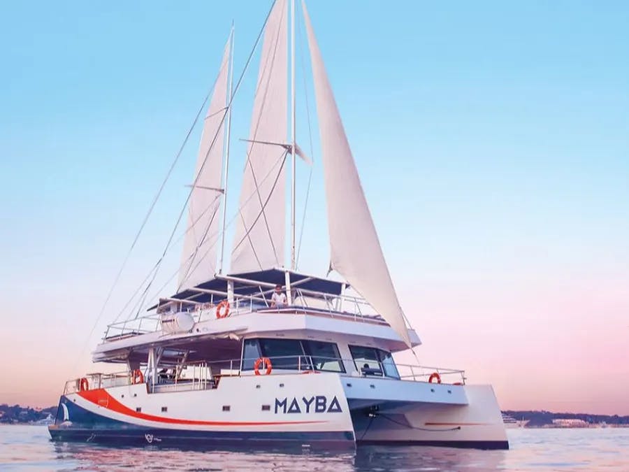 coucher de soleil en catamaran en famille Antibes