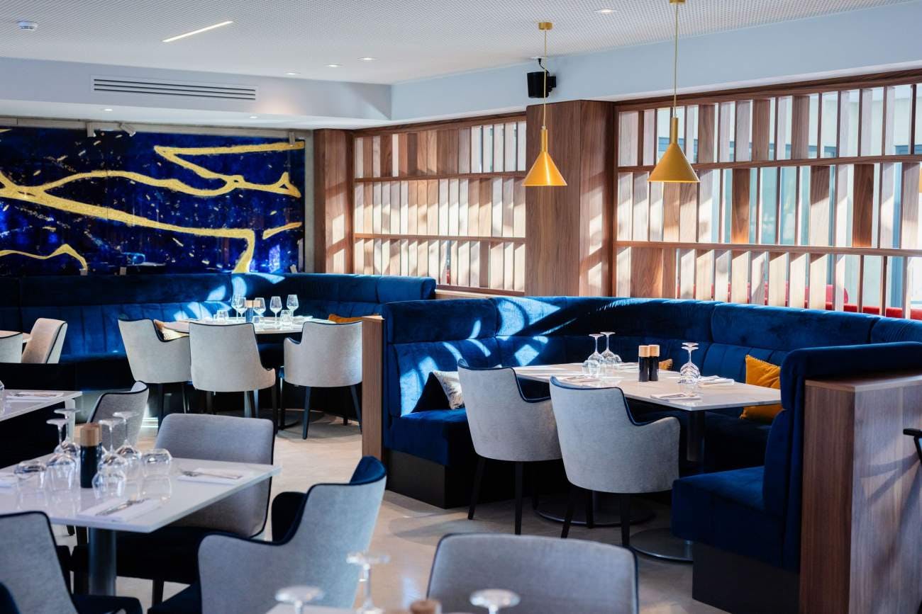 restaurant moderne touche futuriste