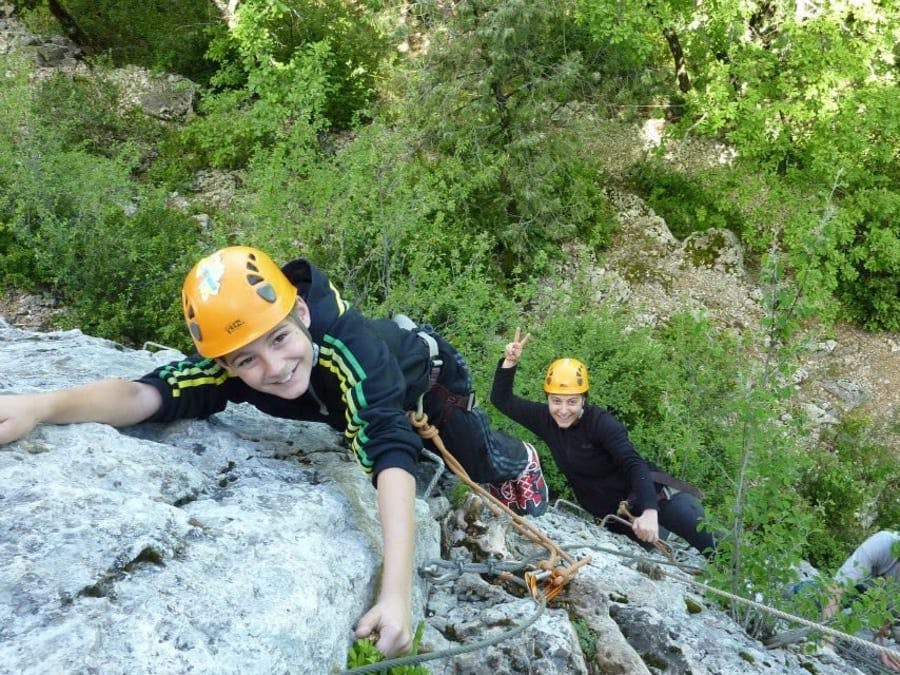 escalade sur roche enfants