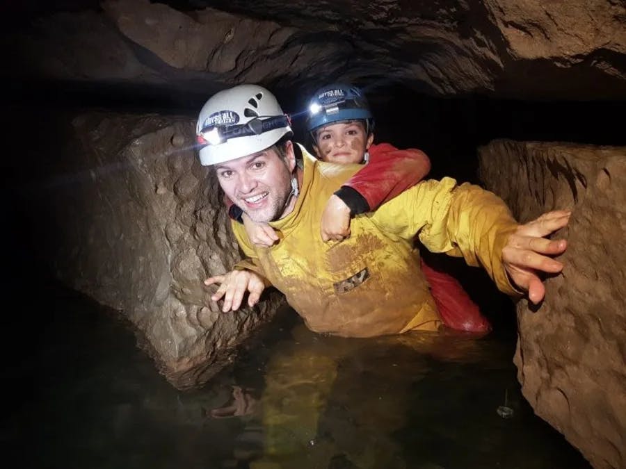 Spéléologie en famille